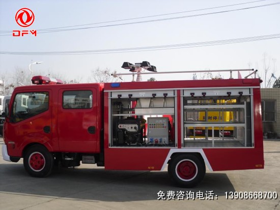 日產(chǎn)尼桑搶險(xiǎn)救援消防車