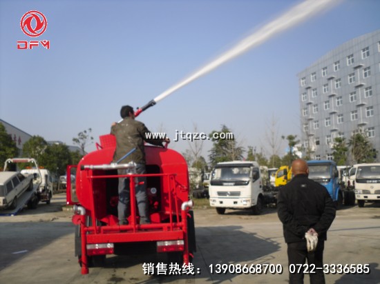 銳鈴糧庫(kù)消防車后面